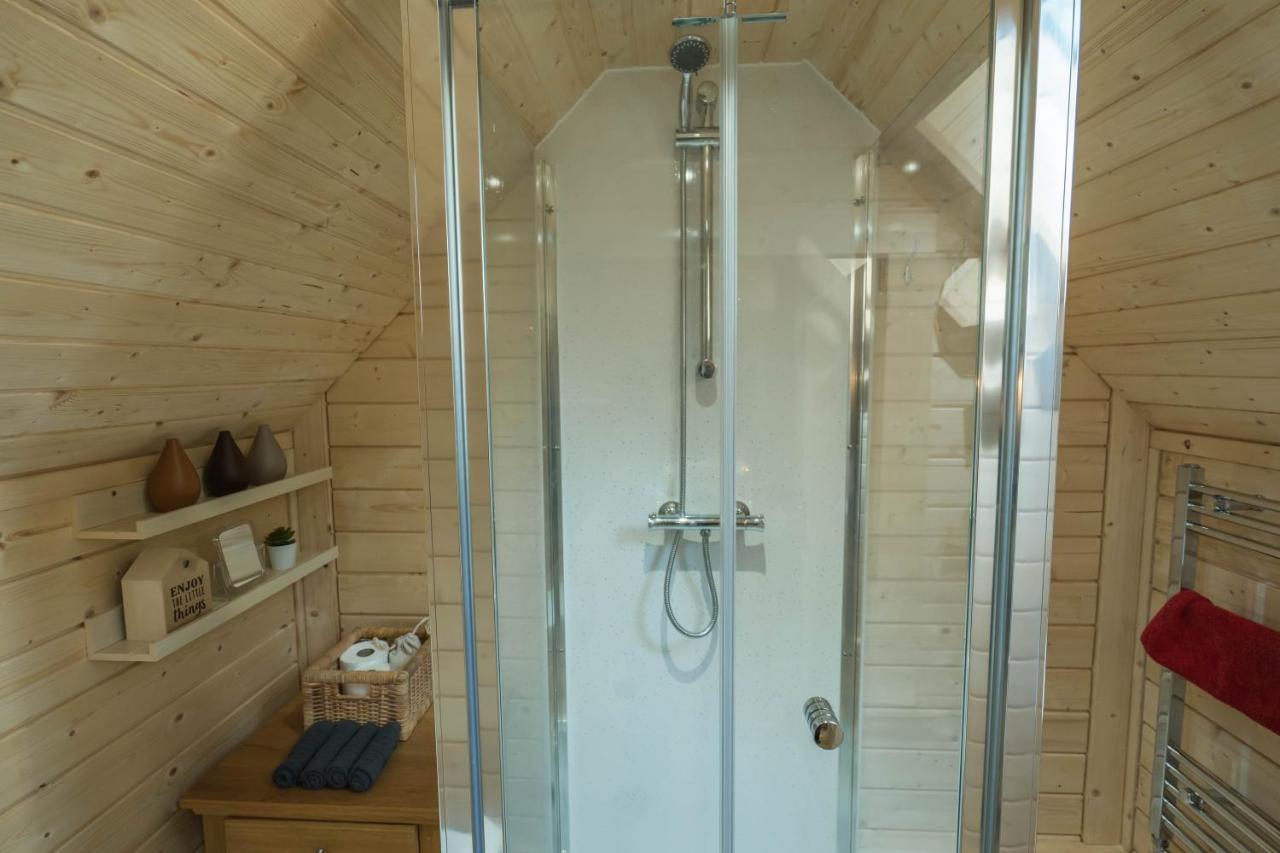 Cozy Carluke Lodge Retreat Bagian luar foto