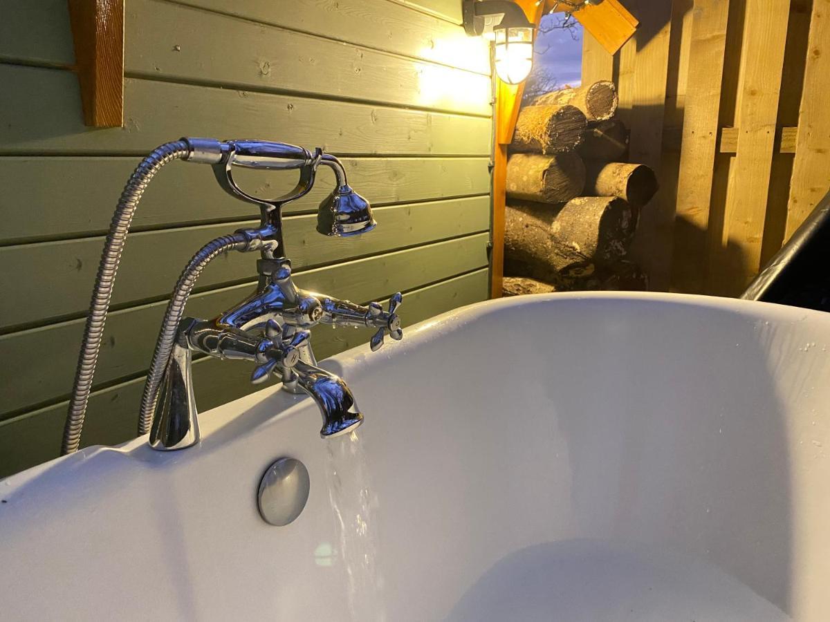 Cozy Carluke Lodge Retreat Bagian luar foto